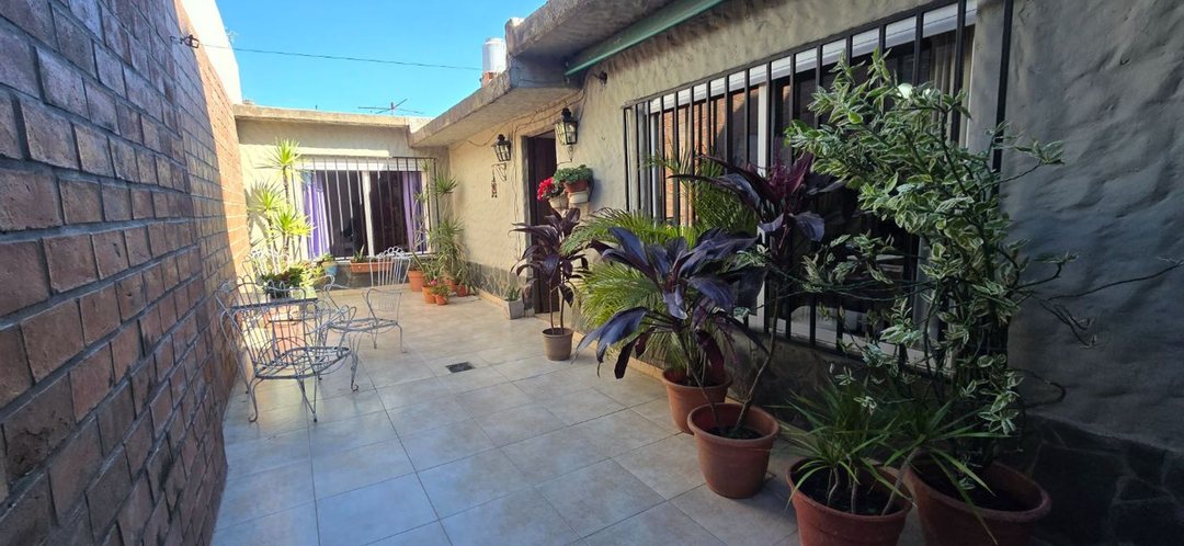 VENTA CASA 2 DORMITORIOS COCHERA APTA CREDITO