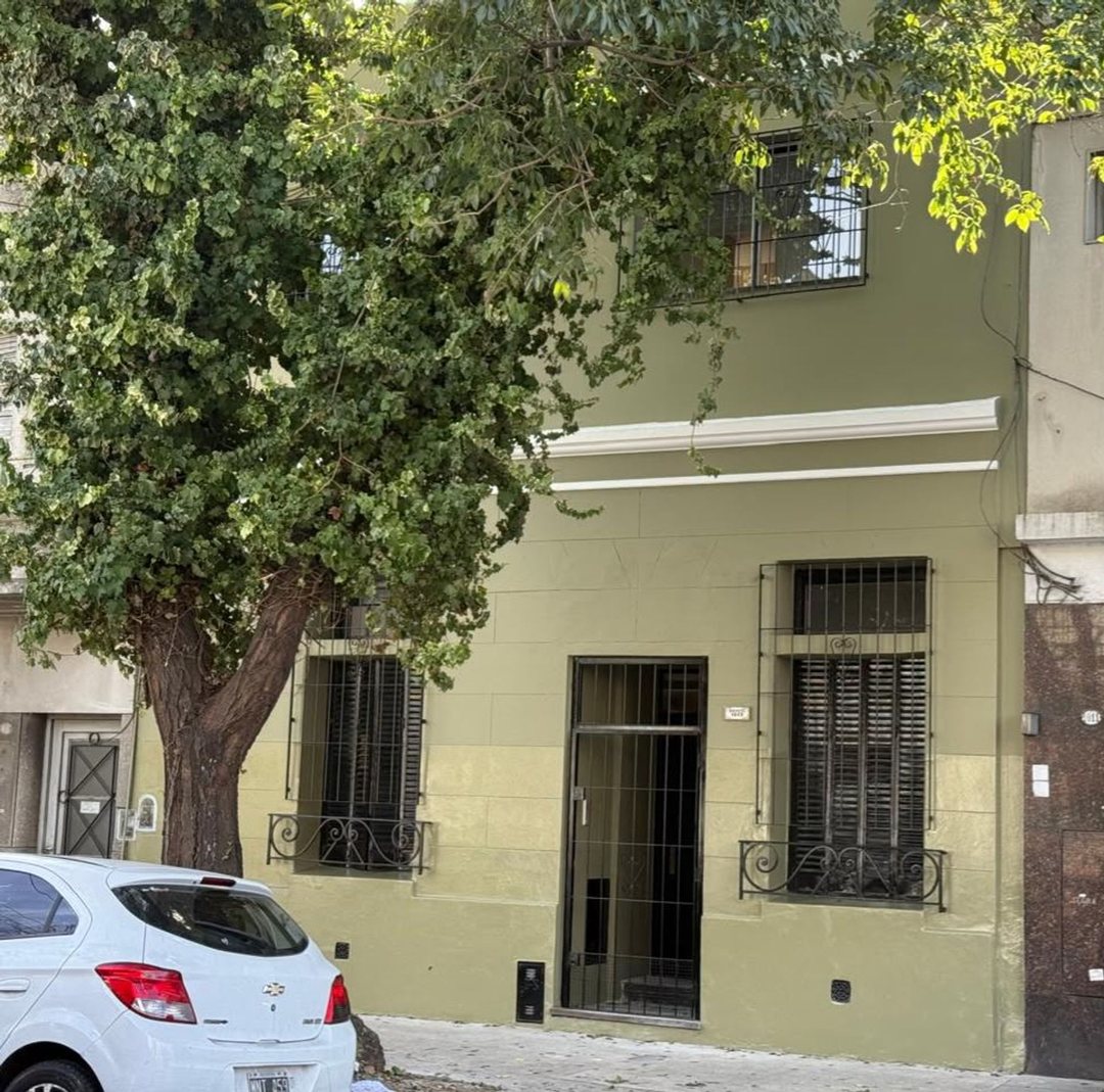 ALQUILER CASA EN CHACARITA 5 AMB ESCRIT + PATIO