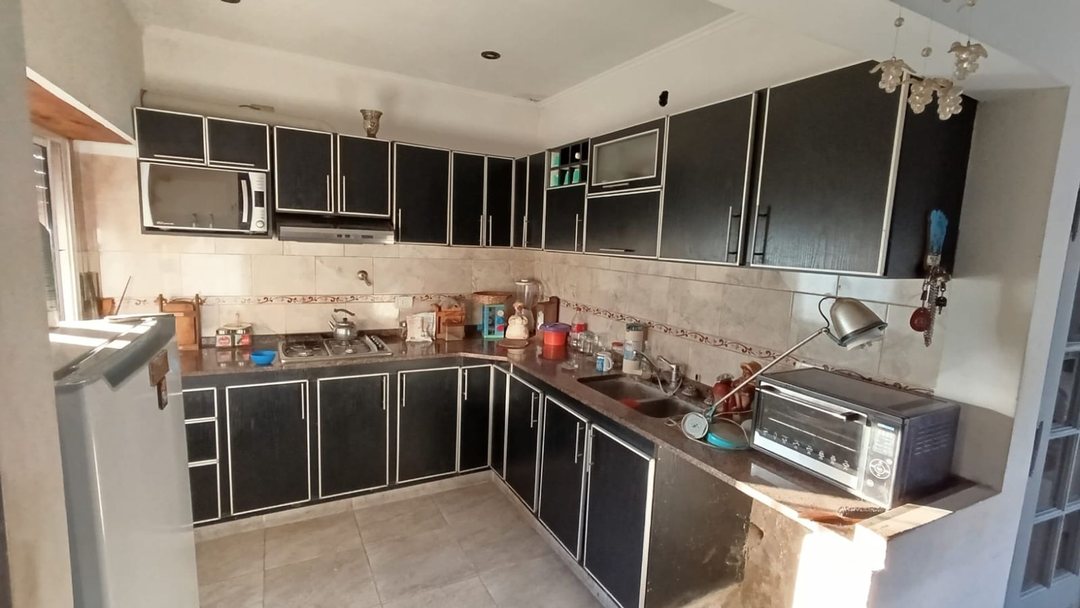 2 CASAS EN UN MISMO LOTE, PILETA Y GRAN PARQUE