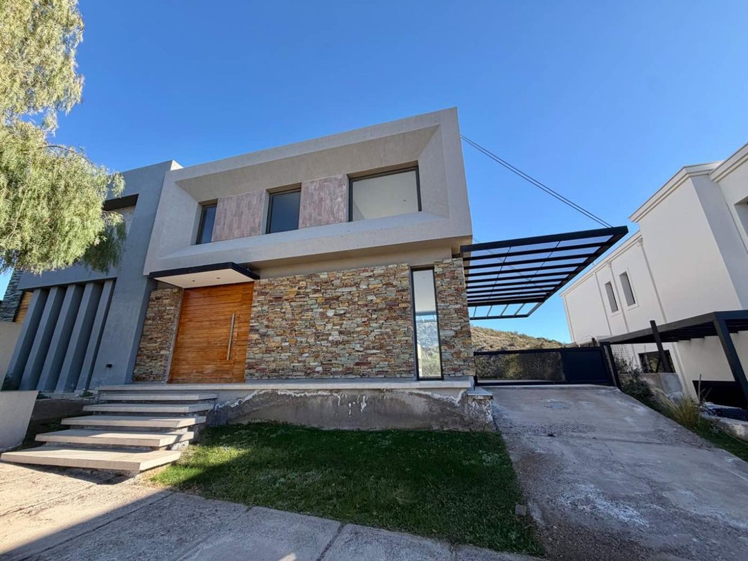 Casa en Venta B° Dalvian 3 Dormitorios