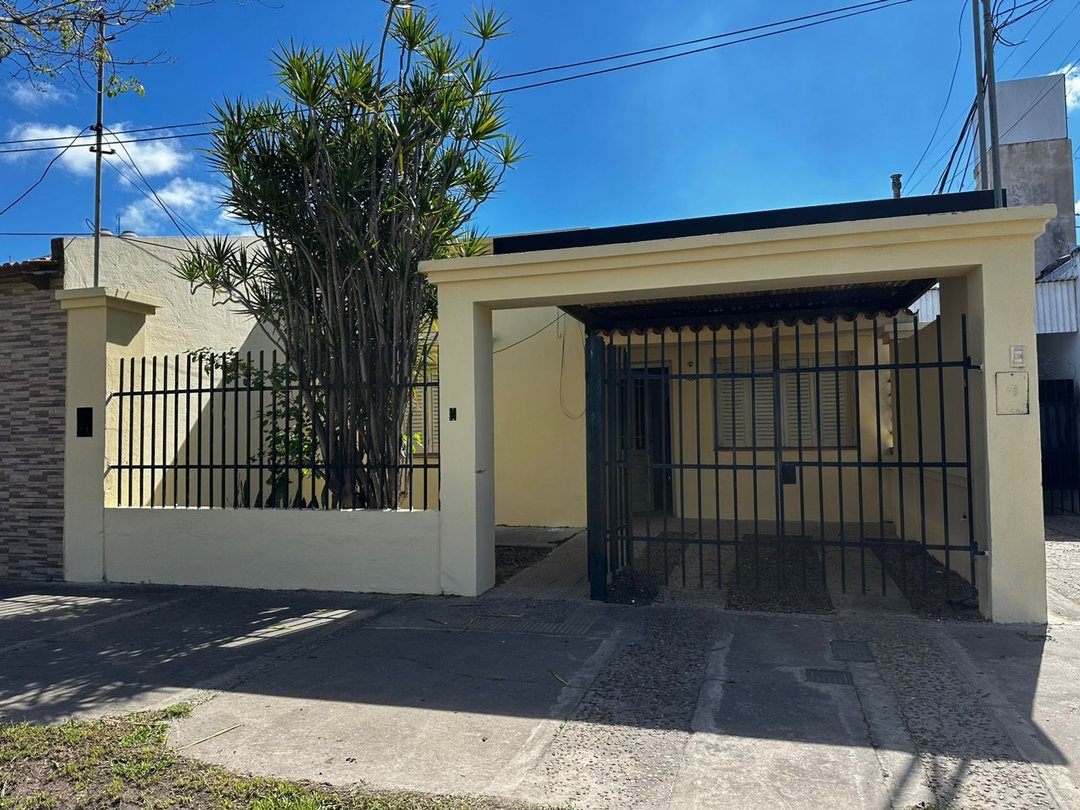 Casa Venta Reconquista dentro de los Bulevares!