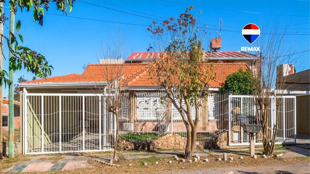CASA EN VENTA VILLA REBECA CON DEPTO ZONA SUR