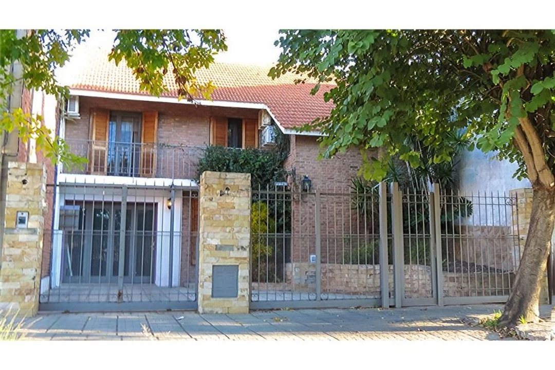 CASA EN BARRIO CANDIOTI SUR