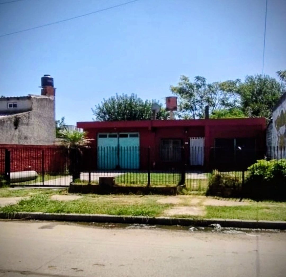 VENTA DE CASA DE CUATRO AMBIENTES LAFERRERE