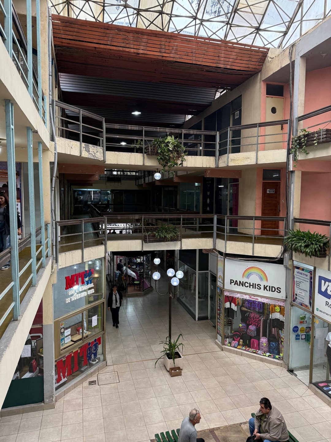 VENTA LOCAL COMERCIAL EN GALERIA CENNTRAL