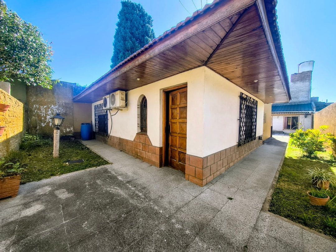 VENTA CASA 3 AMB WILDE C/FONDO QUINCHO Y PARRILLA