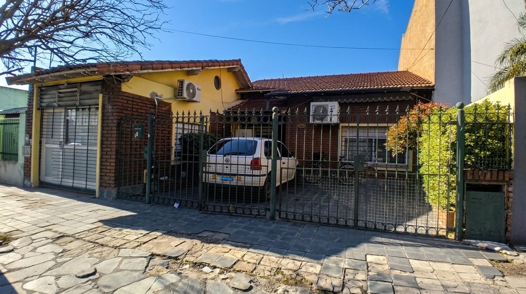 CASA 4 AMB CON PILETA, QUINCHO Y LOCAL M CORONADO