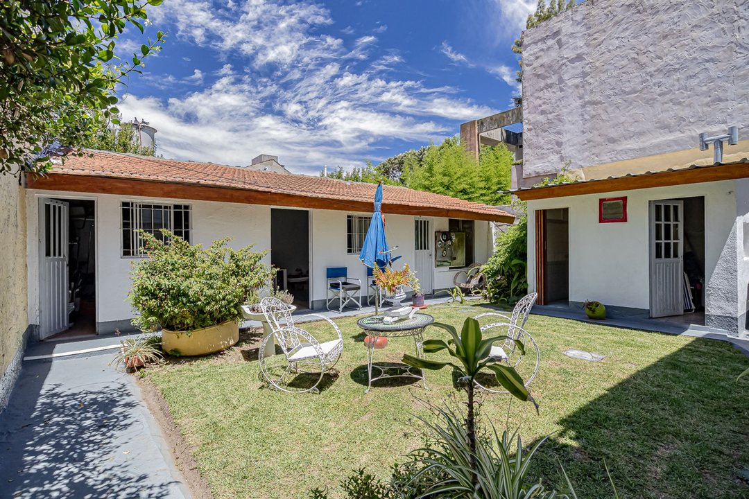 CASA 5 AMBIENTES EN MARTINEZ  PERMUTA FINANCIA