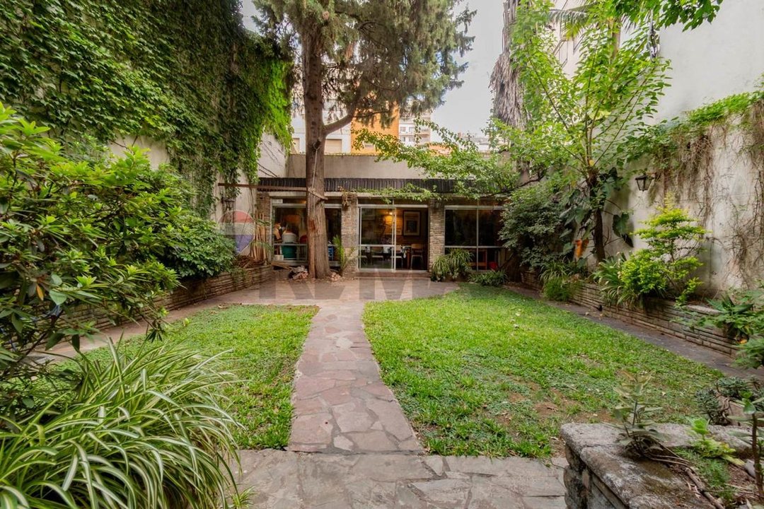 VENTA 3 AMB CON DEPENDENCIA, JARDIN Y QUINCHO