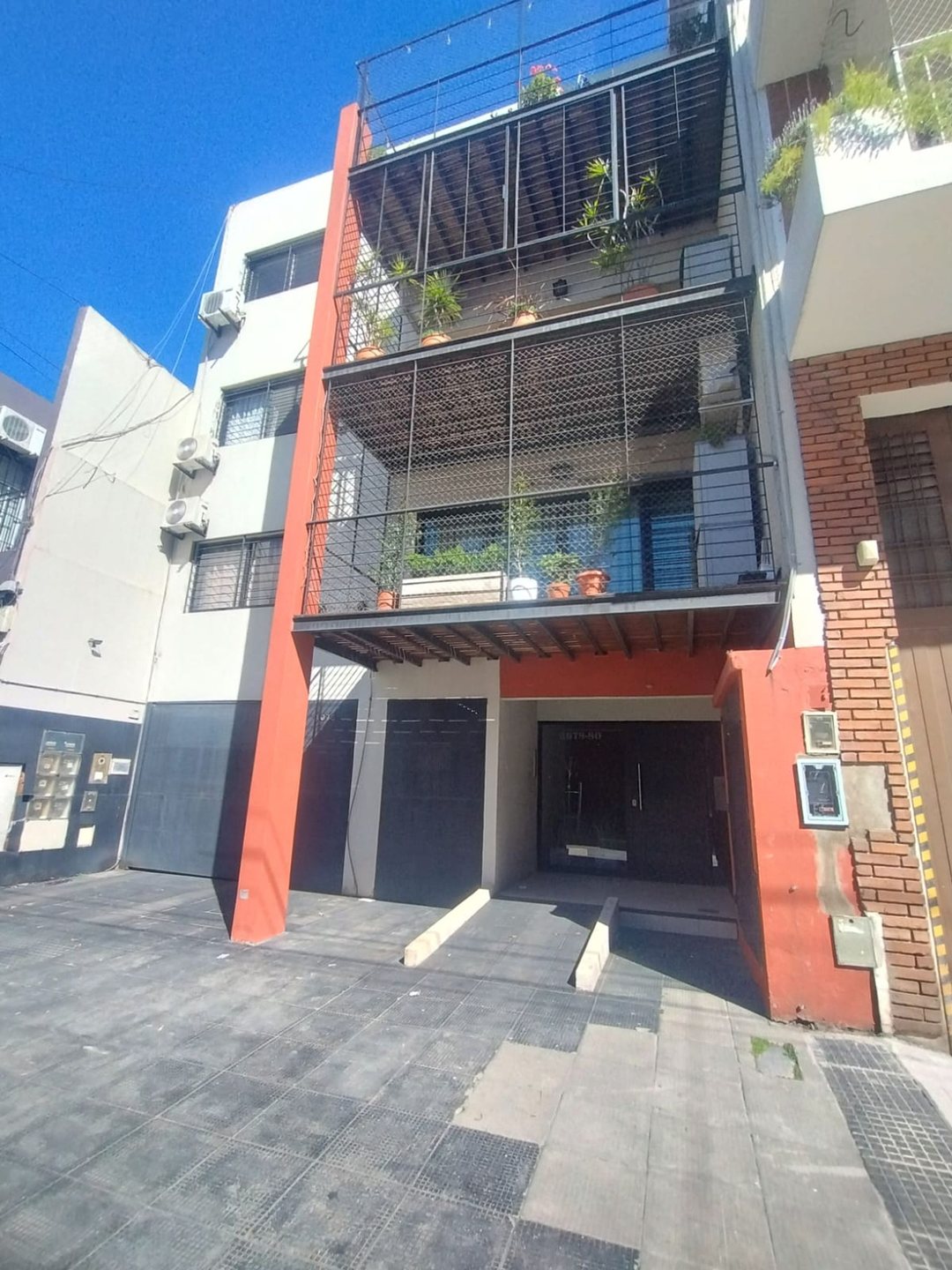 VENTA DEPTO 2 AMBIENTES CON GUARDACOCHE V. URQUIZA