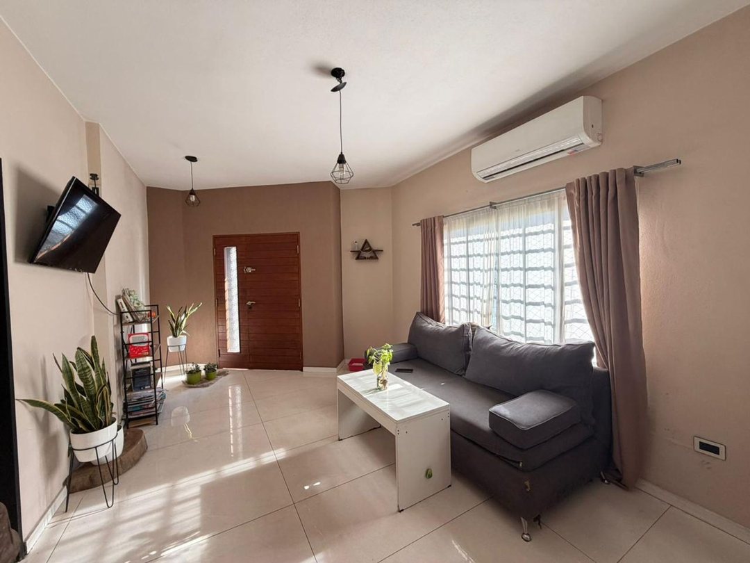 CASA EXCELENTE ESTADO 3 AMBIENTES EN BANFIELD