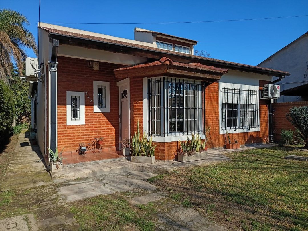 Venta Casa 3 ambientes con jardín, Tristan Suarez