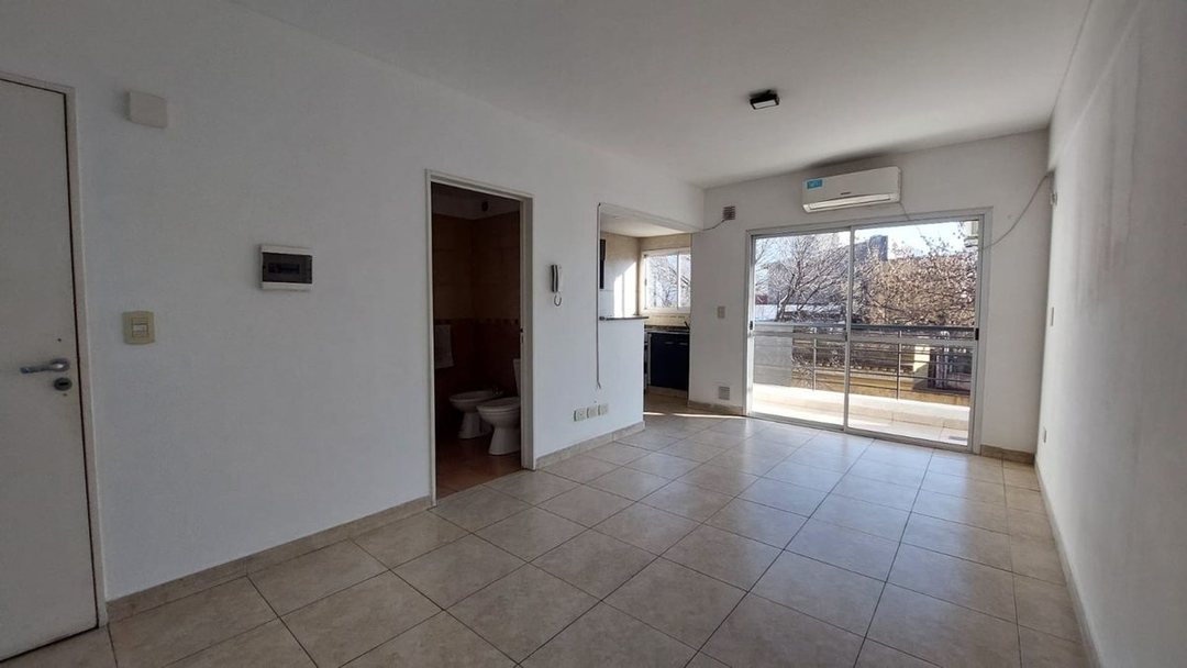 DEPARTAMENTO 2 AMBIENTES CON BALCON EN FLORESTA