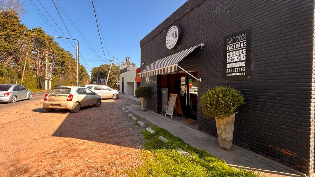VENTA DE LOCALES MAS LOTE  EN CITY BELL