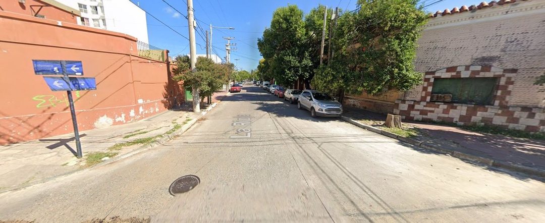 VENTA CASA ESQUINA B° ALBERDI A REMODELAR