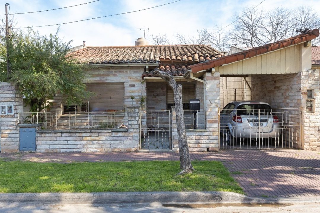 VENTA CASA DE 4 AMB A RECICLAR - HURLINGHAM
