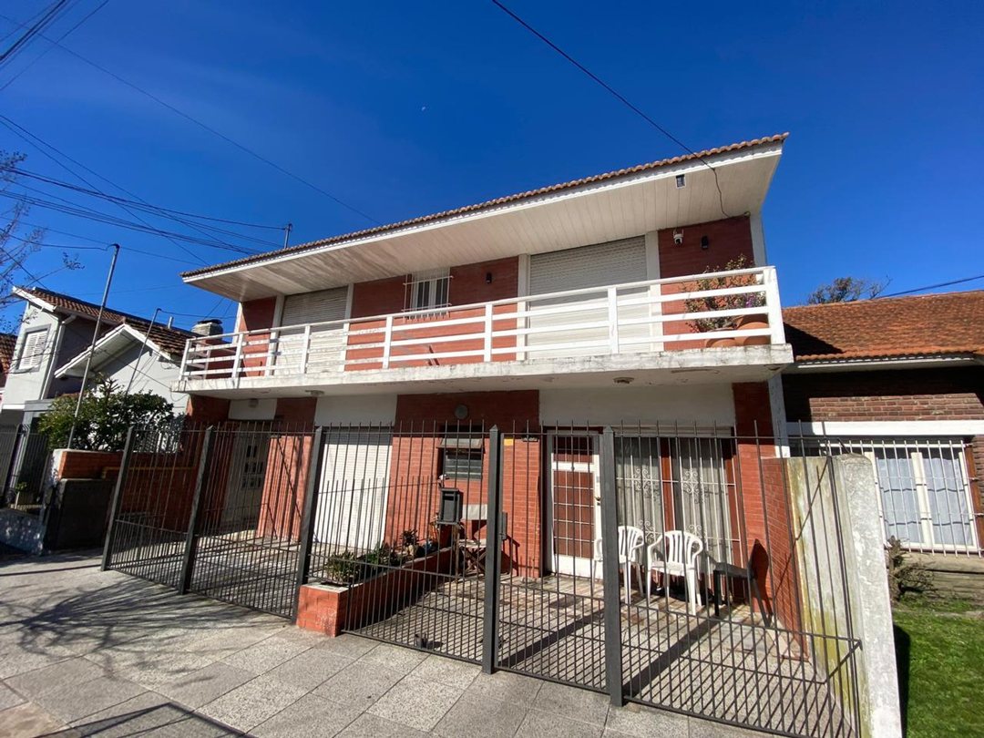 VENTA DEPTO 2 AMB CON DOBLE BALCON LA PERLA