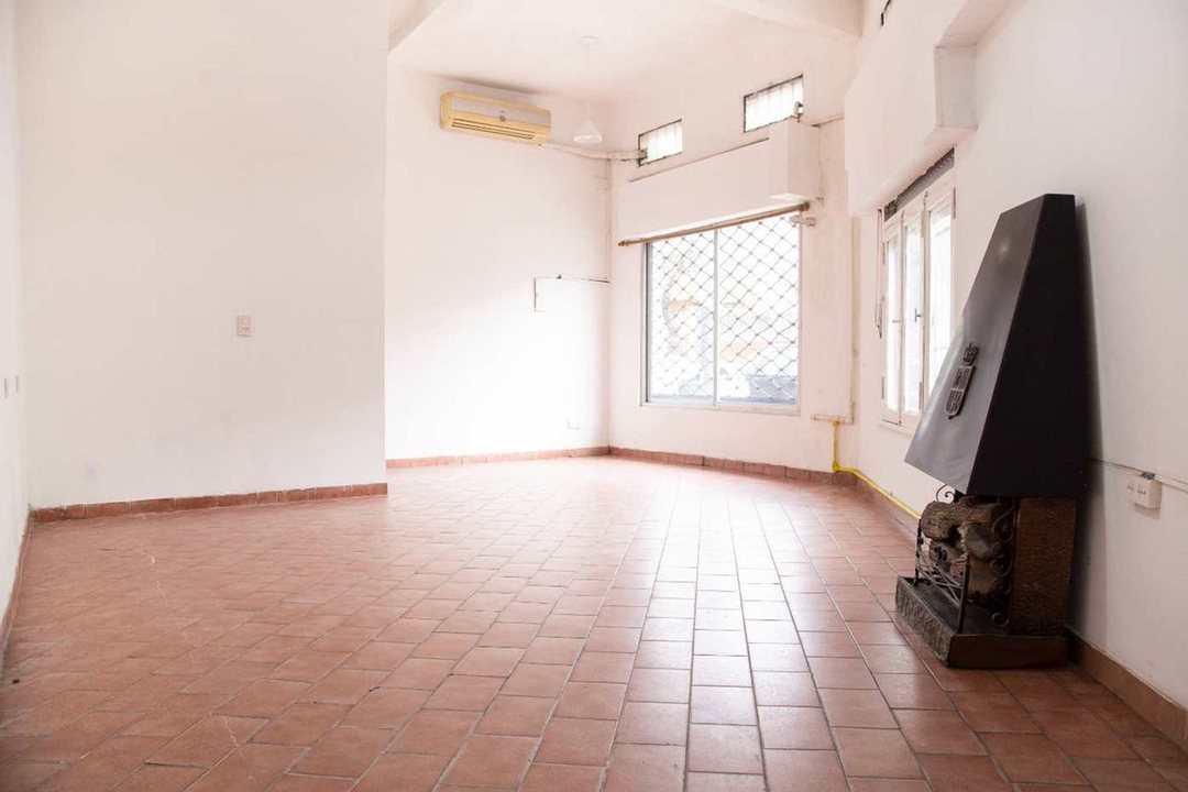 Depósito PB Fte Renovado Esquina s/Exps 45m2 Cub
