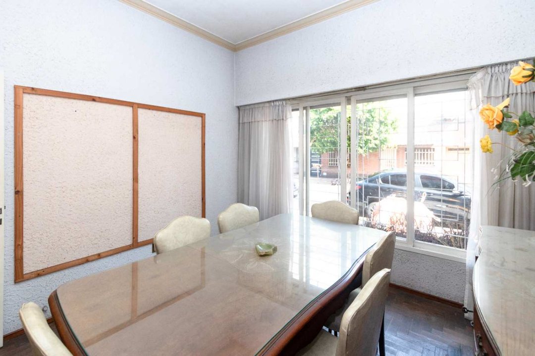 PH TIPO CASA 5 AMBIENTES CON  PARQUE SIN EXPENSAS