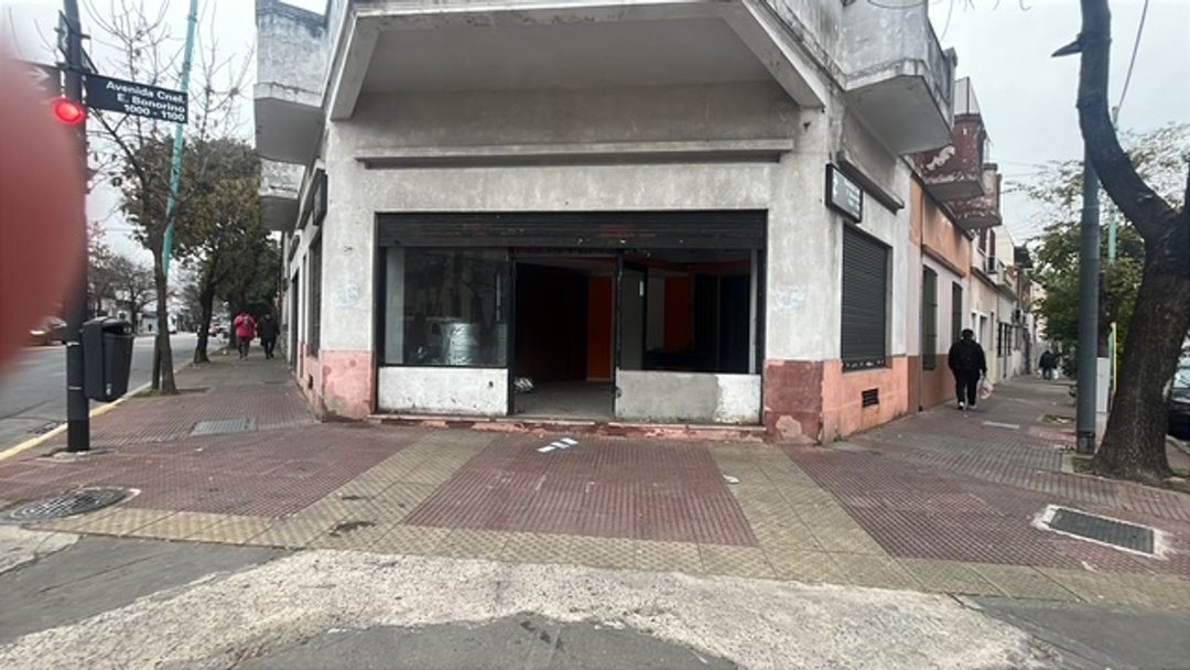 VENTA FLORES-OPORT. A REFACIONAR-2 CASAS-LOCALES