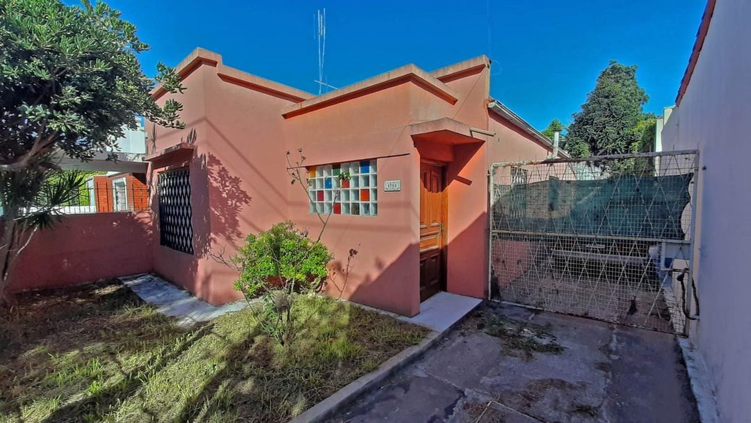 VENTA-Casa jardín, patio y galpón