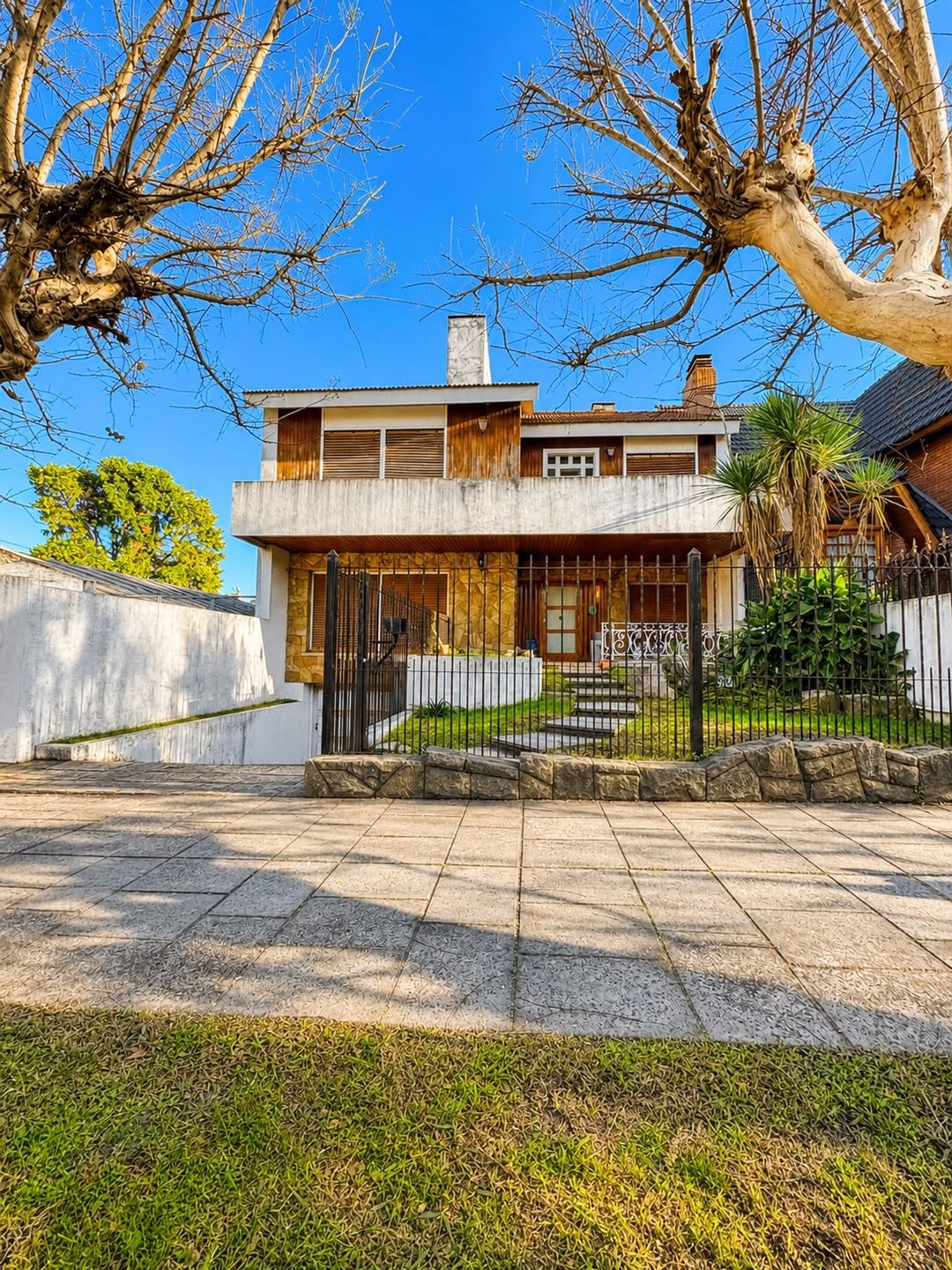 VENTA CASA 4 AMBIENTES EN MORON