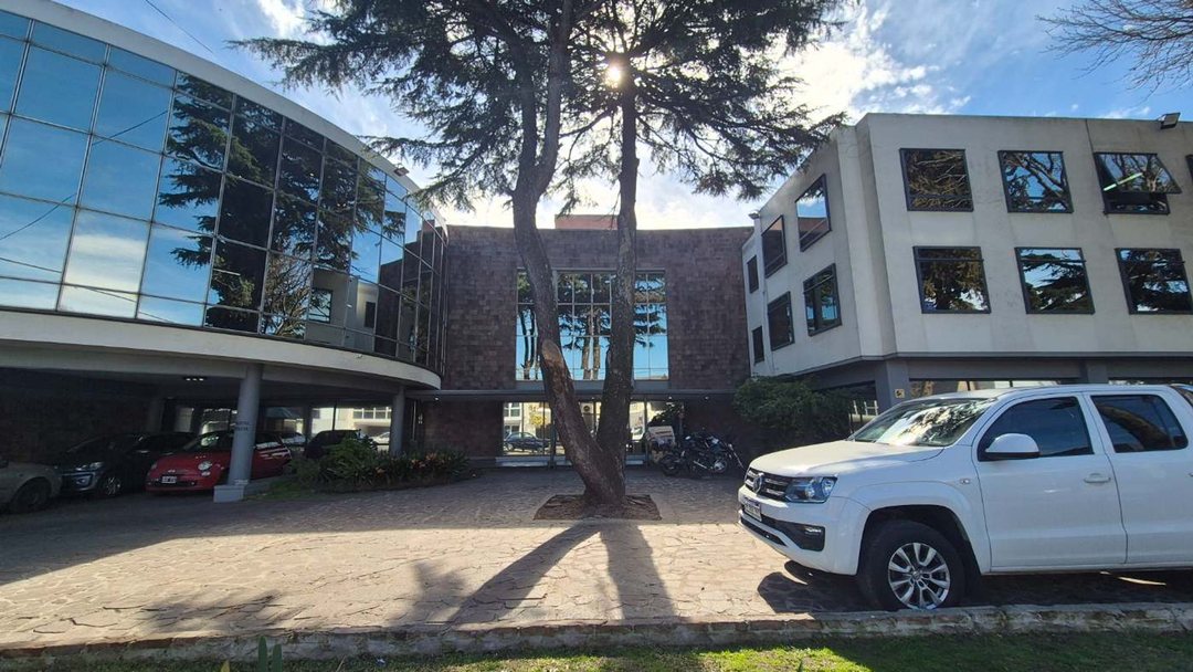 Oficina en alquiler con cochera en San Isidro