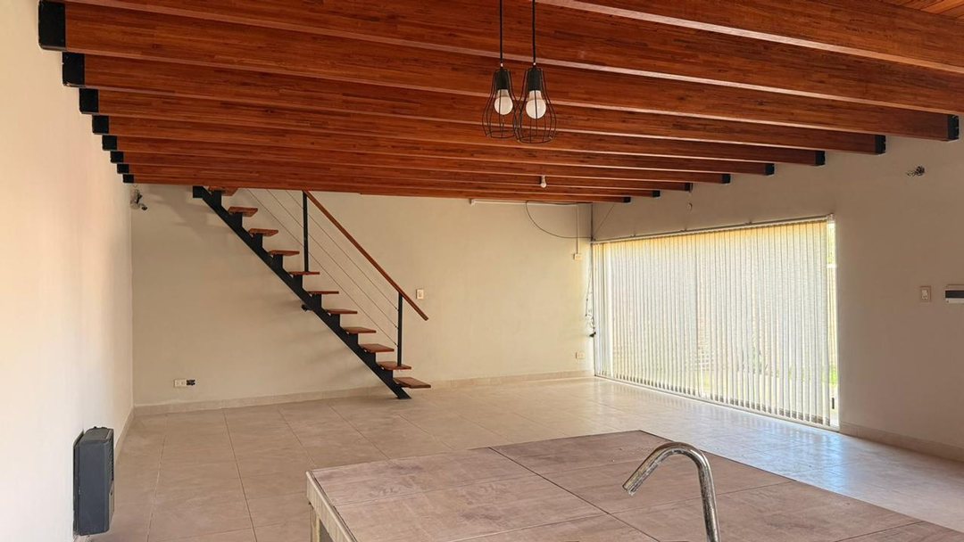 Casa moderna con pileta en San Carlos Centro