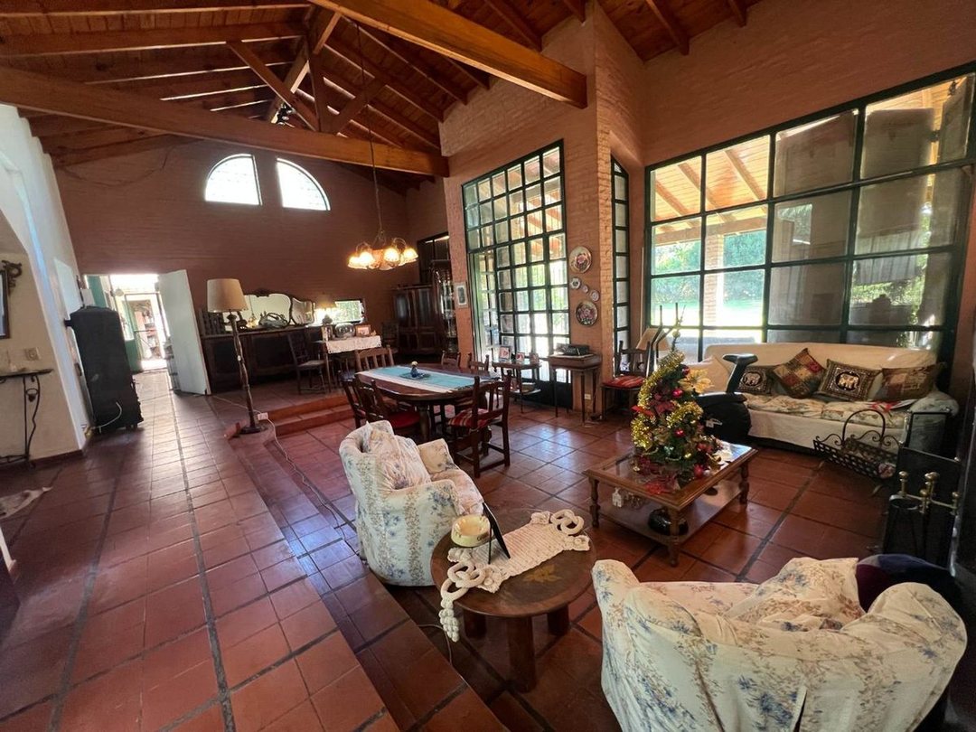 VENTA CASA 5 AMBIENTES - PILAR BARRIO YEI PORA