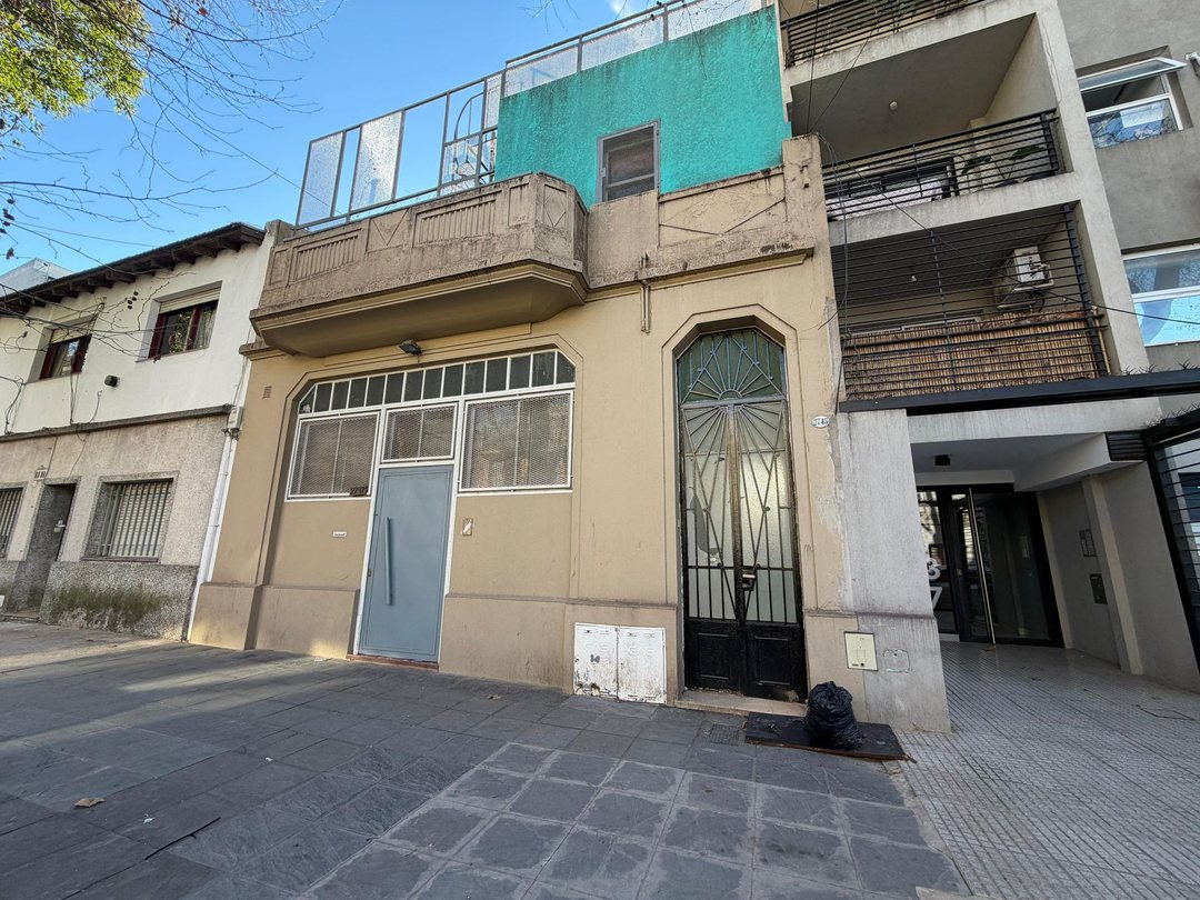 PH VENTA 3 AMBIENTES PARQUE CHAS C/PATIO Y TERRAZA