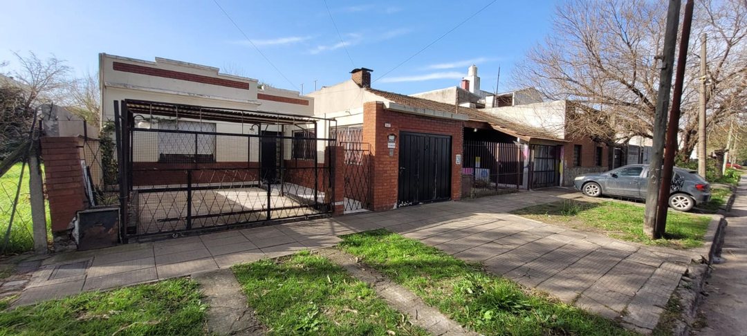 VENTA CASA 3 AMBIENTES CON DEPARTAMENTO ITUZAINGO
