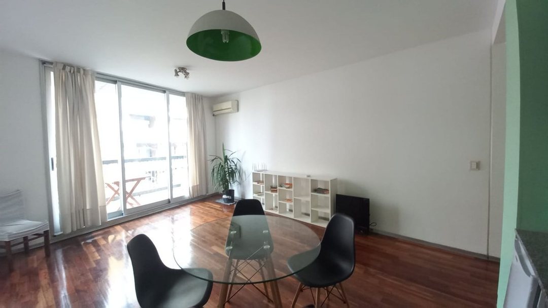 ALQUILER MONOAMBIENTE CON BALCON - BAÑO COMPLETO