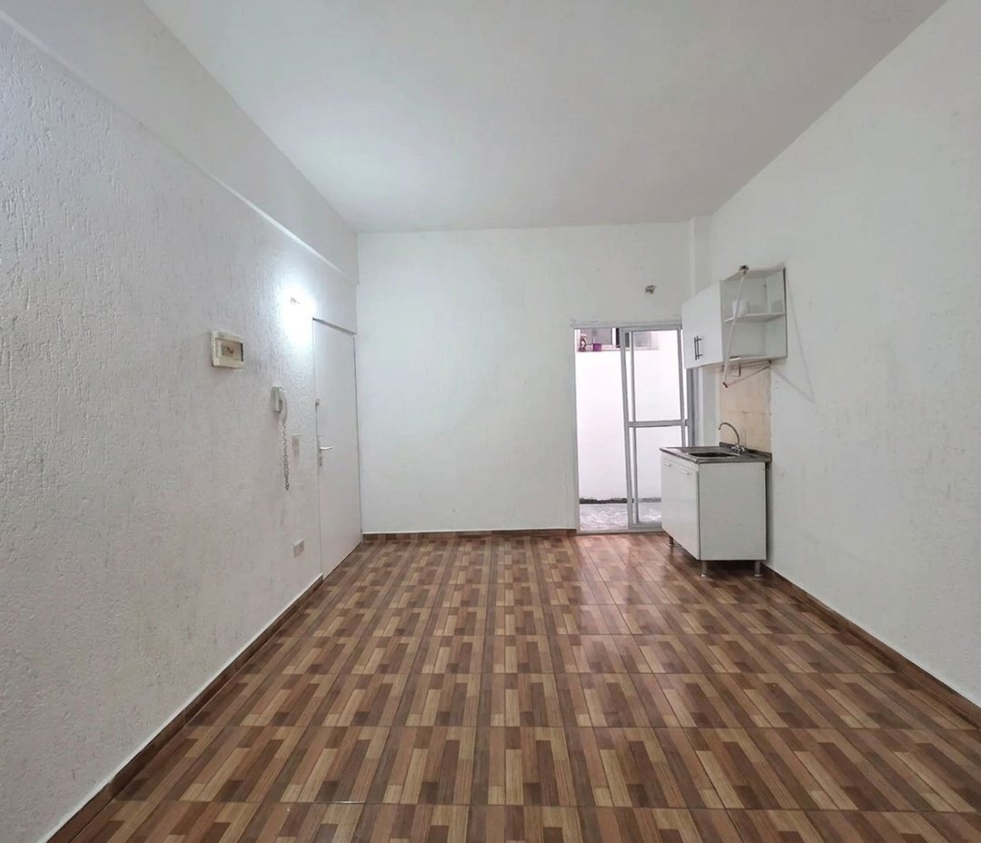 Venta Dpto. Monoambiente c/ Patio en P. Chacabuco