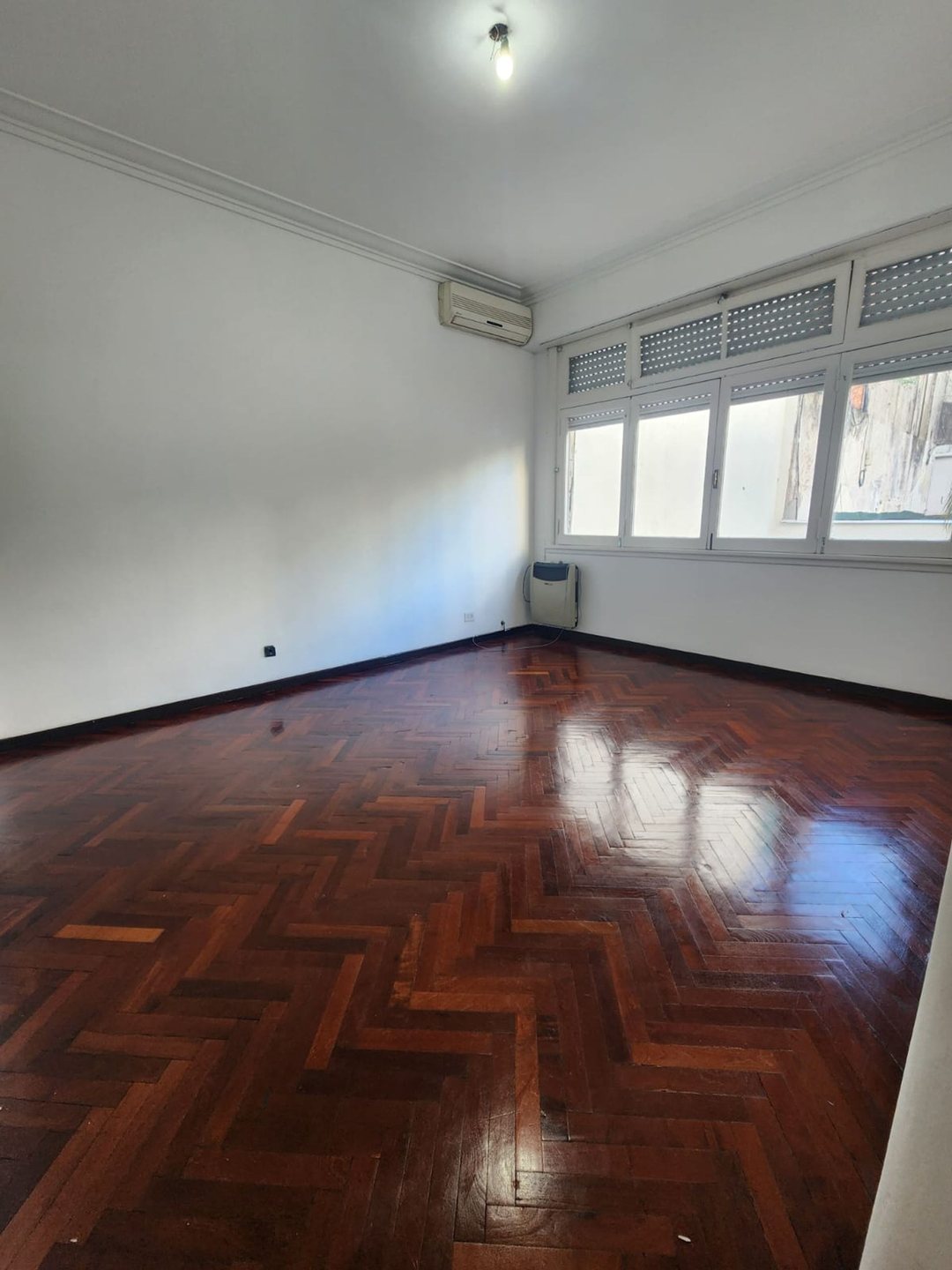 ALQUILER DE DEPARTAMENTO 1° PISO POR ESCALERA