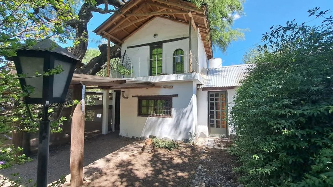 VENTA CASA 2 DORM MAS 2 DEPTOS RIVARTE INDARTE CBA