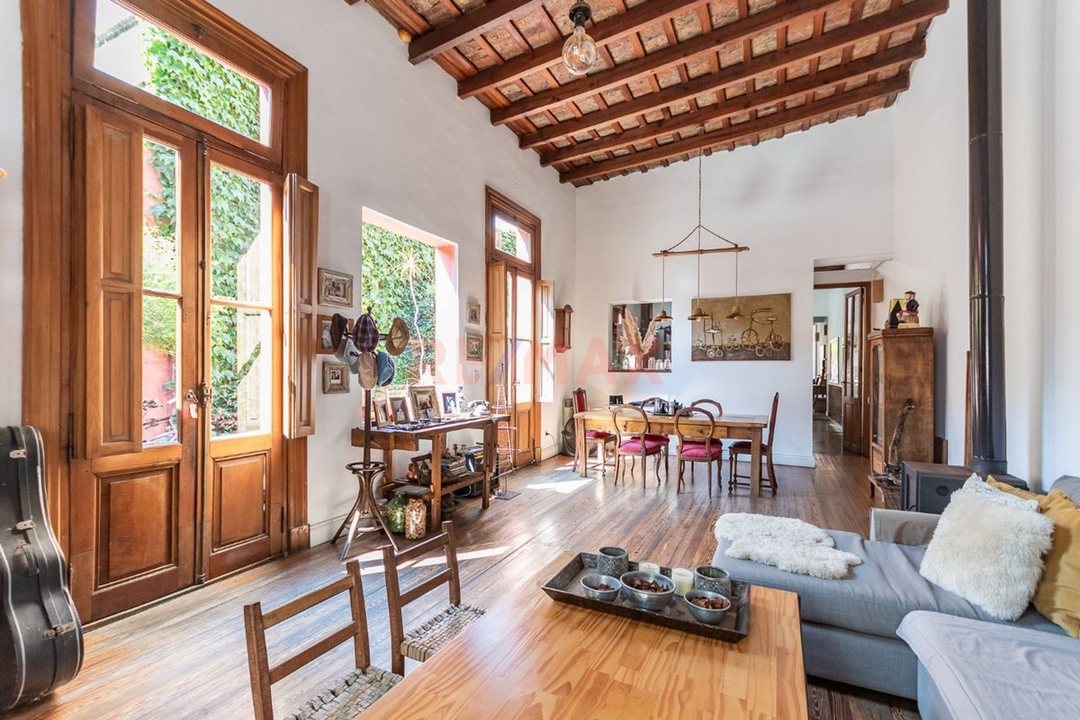 VENTA CASA 5 AMB CON PILETA EN FLORES