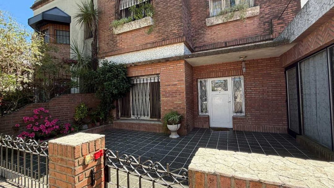 CASA 6 AMB A REFACCIONAR C/PARQUE-PILETA ACASSUSO