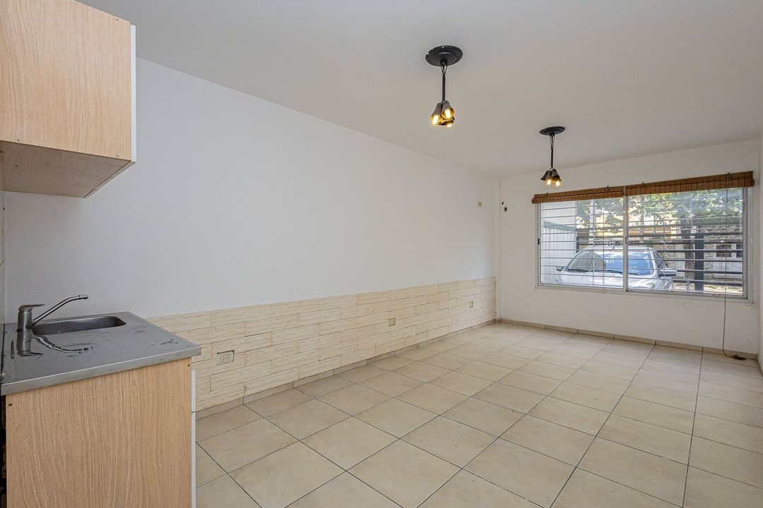 VENTA DE MONOAMBIENTE COCHERA MORON. APTO CREDITO.