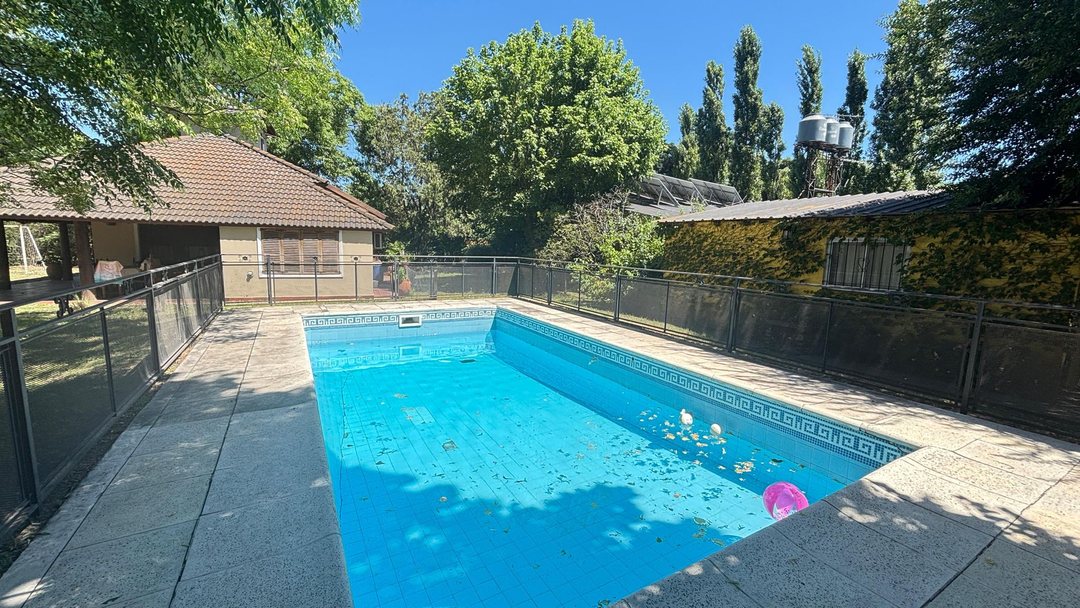 CASA QUINTA CON PILETA EN VENTA LA REJA, MORENO.