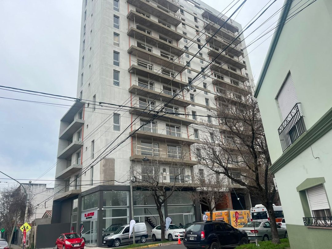 Re/max vende 1 dorm. c/ cochera barrio sur