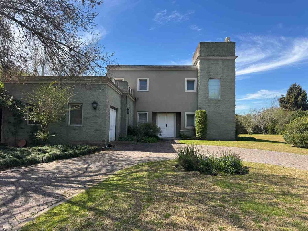 Venta Casa 4 Amb con 2 Lotes en La Emilia Ruta 28