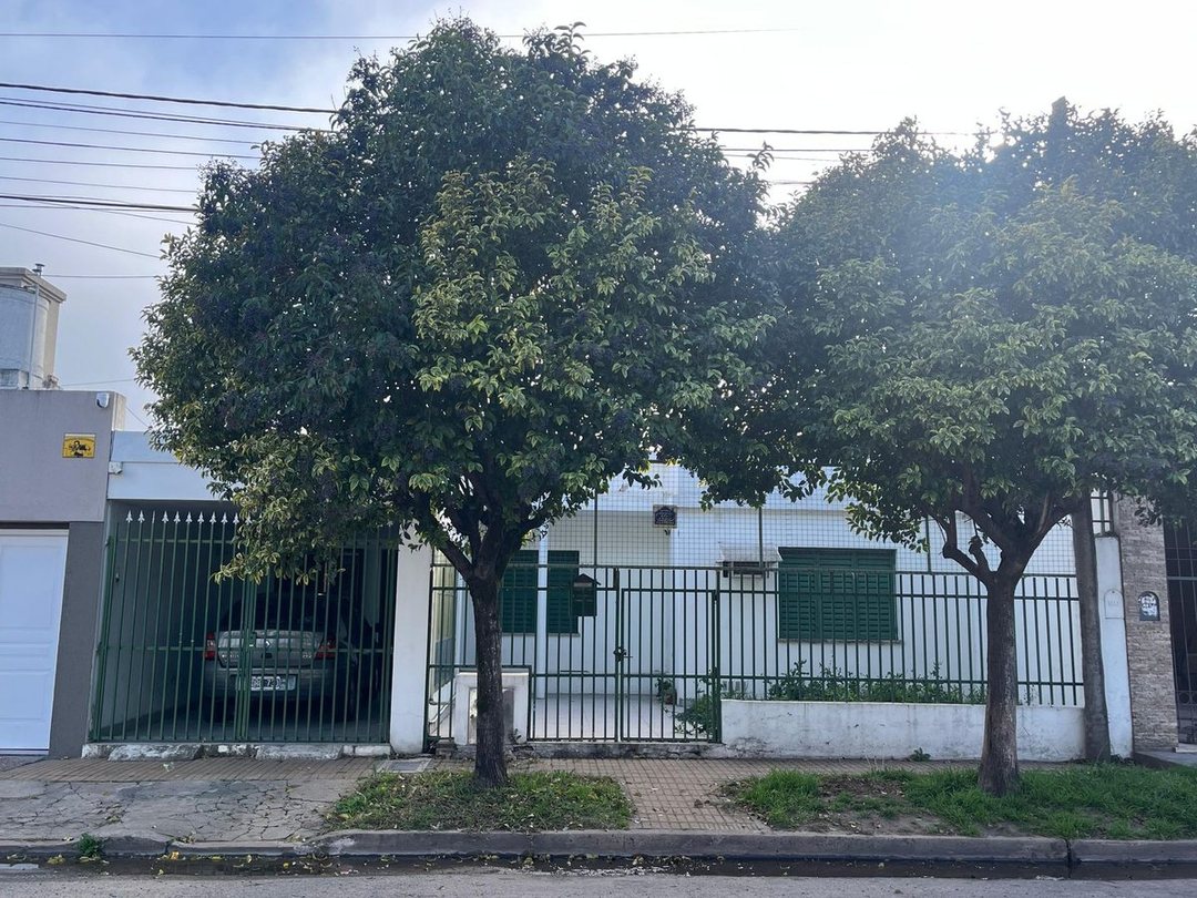 CASA EN VENTA EN PERGAMINO CON PILETA