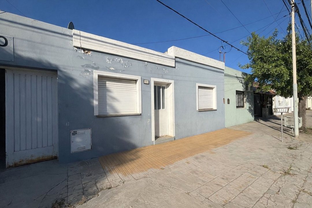 CASA EN VENTA EN PERGAMINO A REFACCIONAR