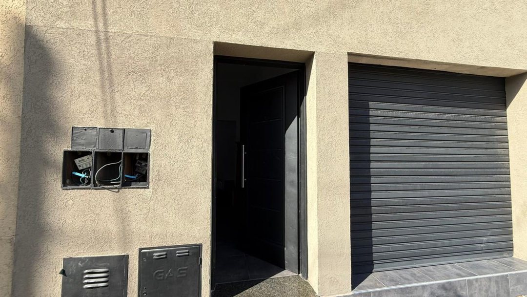 Depto 3 amb con terraza + local en venta Lanus