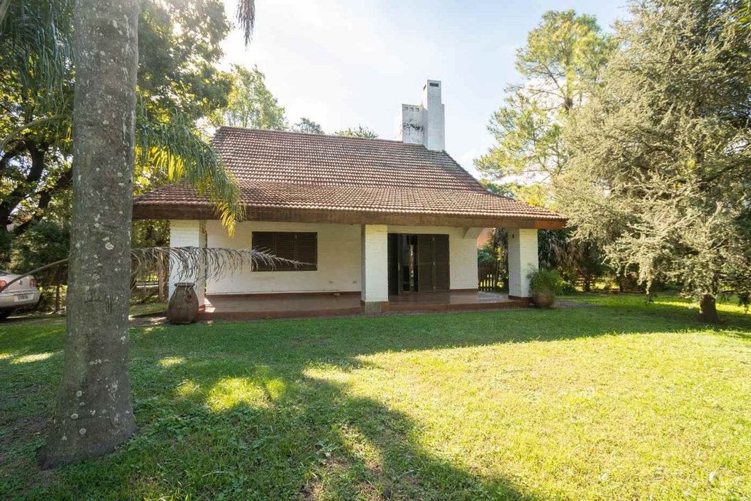 Se vende casa con pileta en Los Molinos