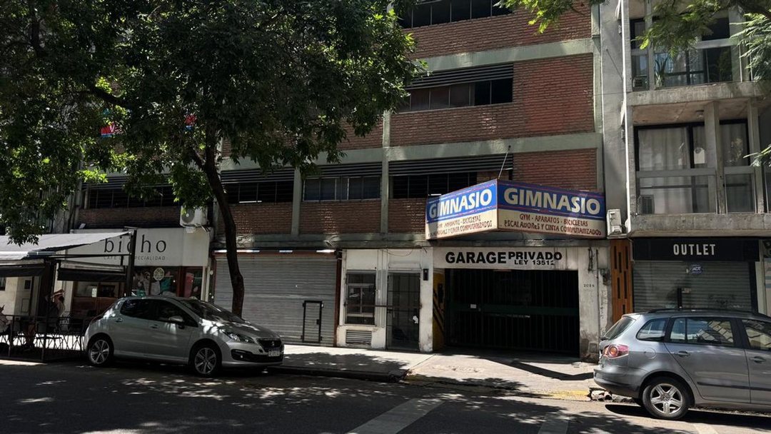 VENTA  COCHERA PARA AUTO GRANDE  Y MOTO RECOLETA