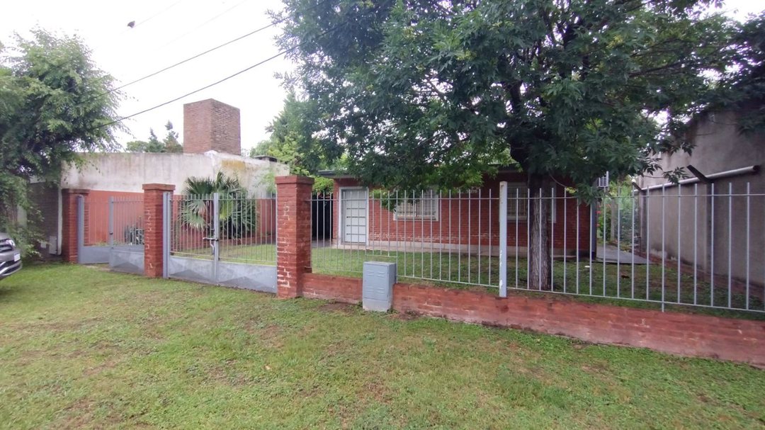CASA EN VENTA EN SAUCE VIEJO  2 DORM Y PILETA