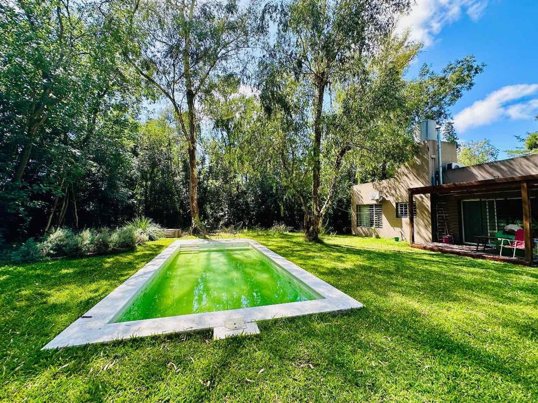 Venta Casa 4 ambientes PILETA El Pato Berazategui