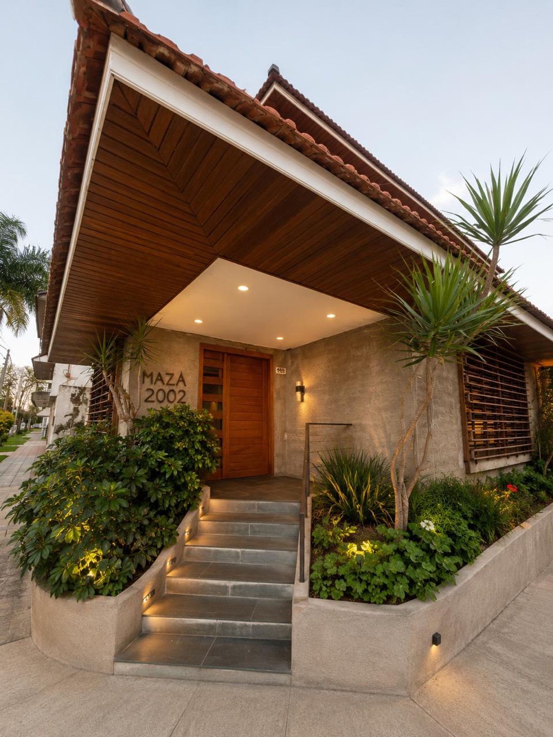 CHALET ÚNICO C/PARQUE, PILETA Y DOBLE COCHERA