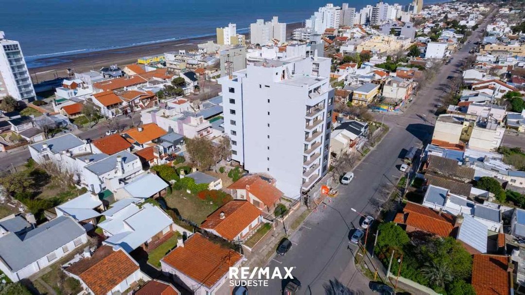 VENTA DEPTO 3 AMB COCHERA CENTRO MONTE HERMOSO
